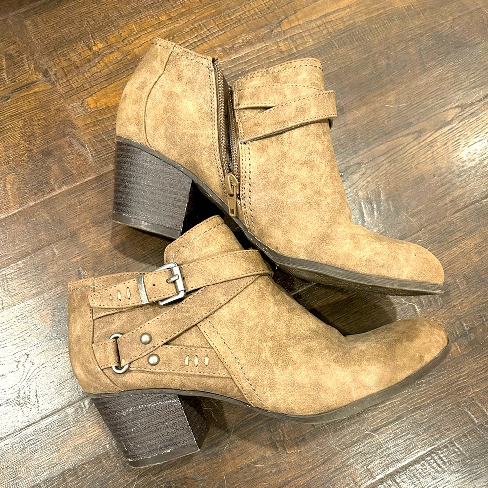 Faux suede brown booties